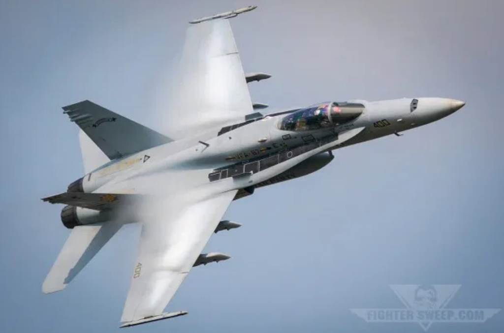 Ask A Fighter Pilot: Hornet vs Super Hornet!