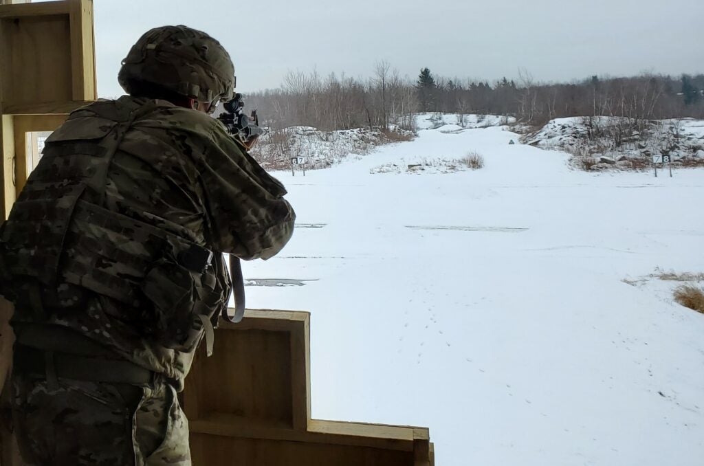 Soldier shooting the new qualification in the snow