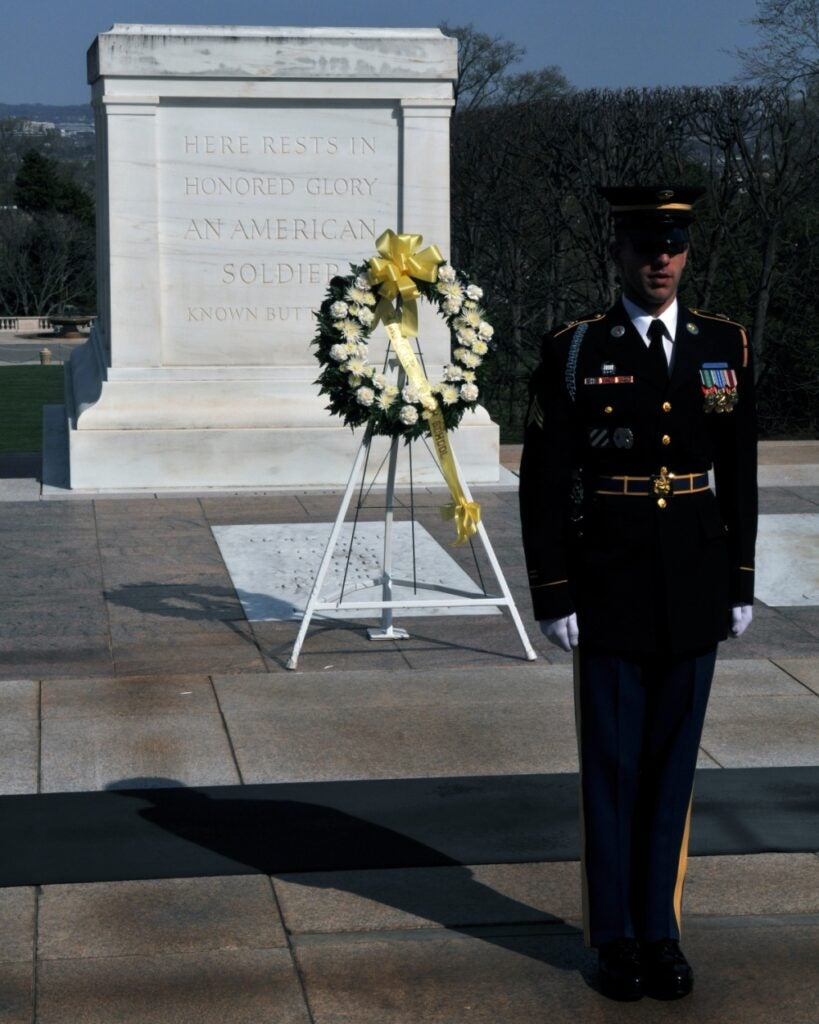 tomb of the unknowns sentinels
