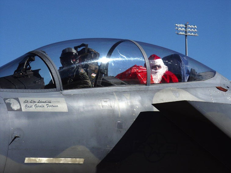13 Photos Of Santa Hanging With The Troops