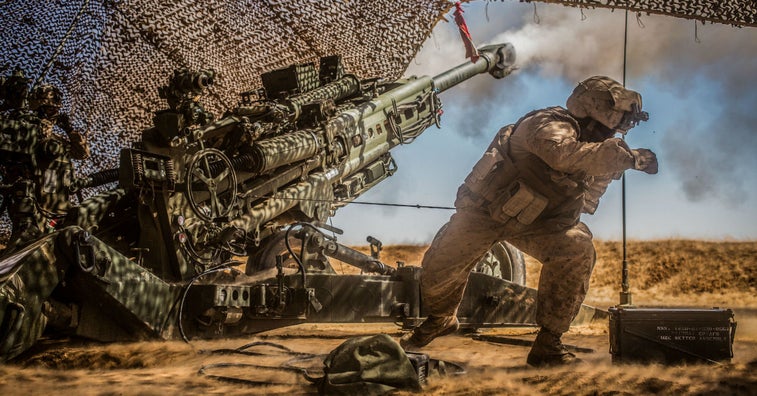 Watch USMC footage of artillery strikes on ISIS in Syria