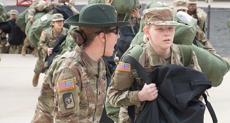 Thousands of soldiers in training head home for the holidays