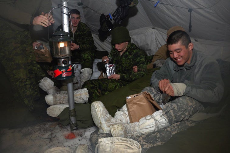 19 pictures of troops braving the cold that will make you thankful to be indoors