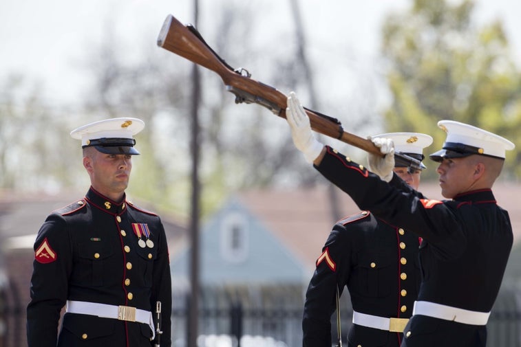 21 photos showing the awesomeness of the Marine Corps Silent Drill Platoon