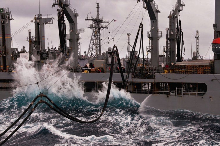 18 photos that show the intensity of keeping warships supplied at sea