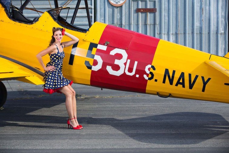 15 Modern Photos Of Pin-Up Girls Taken In Support Of US Troops