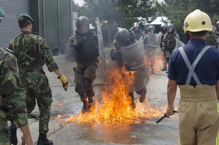 19 photos of the crazy fire training military police go through
