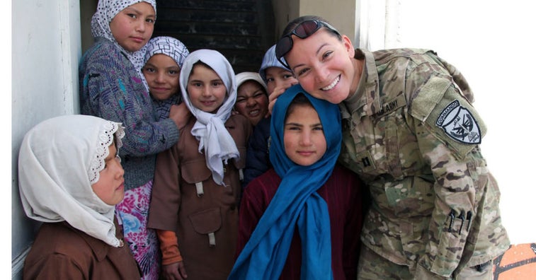 This female vet tells the story of amazing women in Ranger training