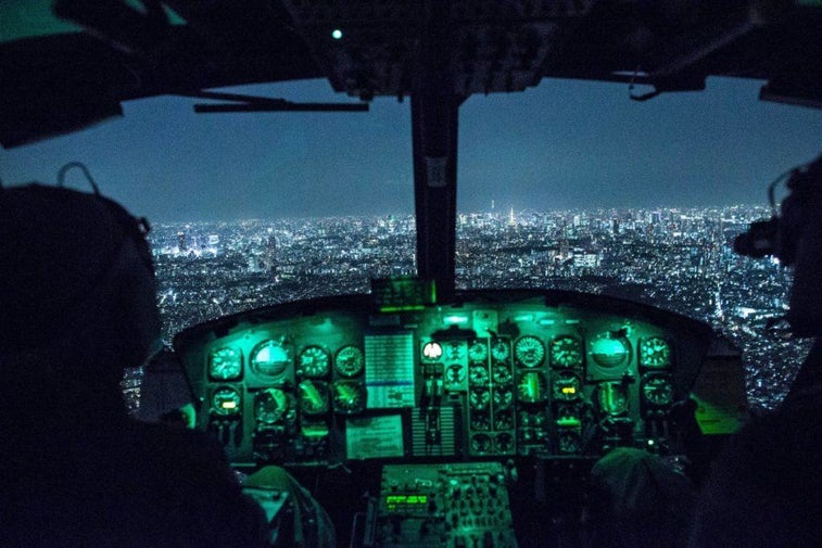 17 breathtaking photos of the Air Force at night