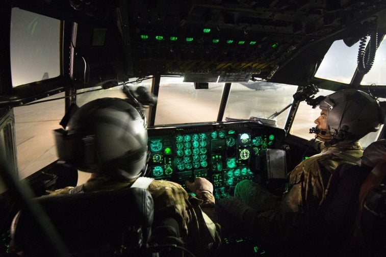 17 breathtaking photos of the Air Force at night