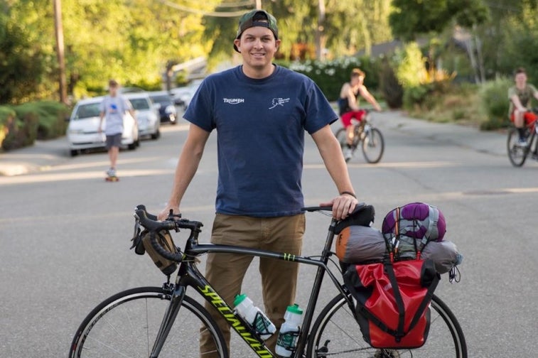 This former paratrooper is cycling across America for vets