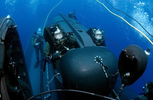 Navy SEALs develop dry submersible mini-attack submarine