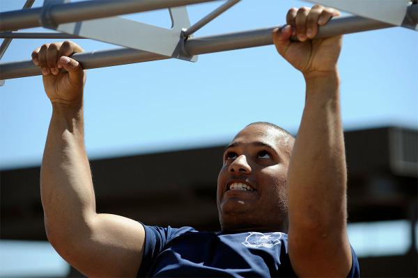Here’s how to break through your pull-up plateau