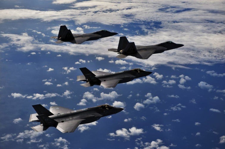 F-35s, F-22s will soon have artificial intelligence to control drone wingmen