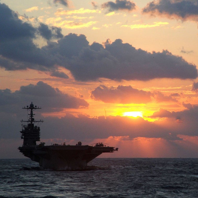 37 Awesome Photos Of Life On A US Navy Carrier