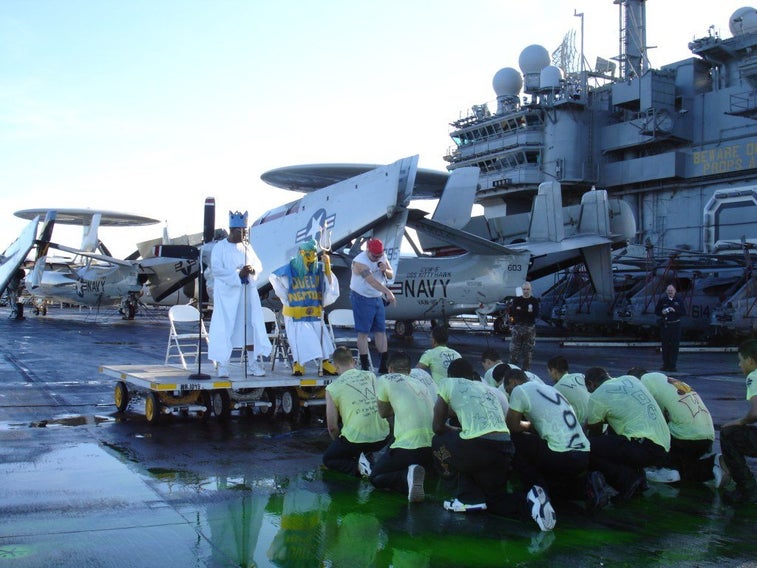 37 Awesome Photos Of Life On A US Navy Carrier