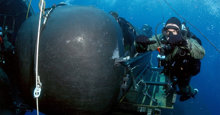 This is how Navy SEALs swim out of a submerged submarine