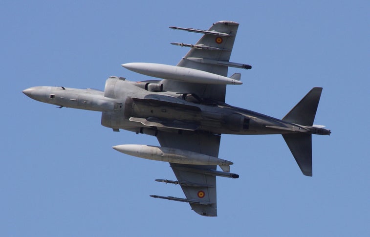 An Air Force Thunderbirds pilot died in an F-16 crash
