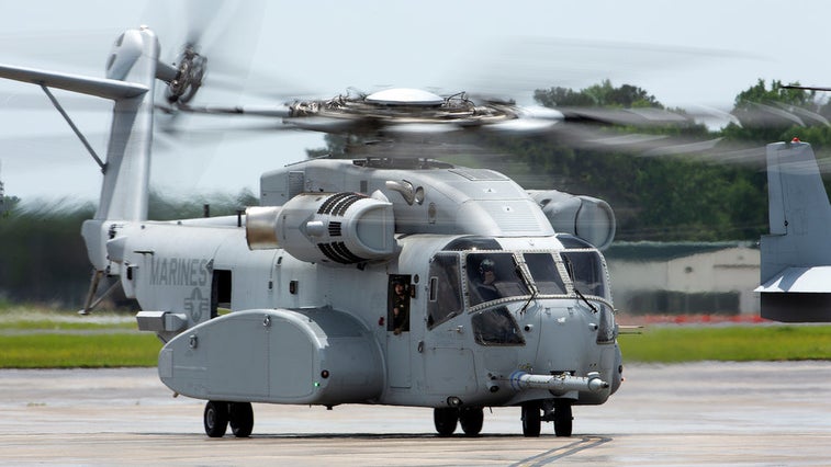 9 photos of the US military’s most powerful and most expensive helicopter