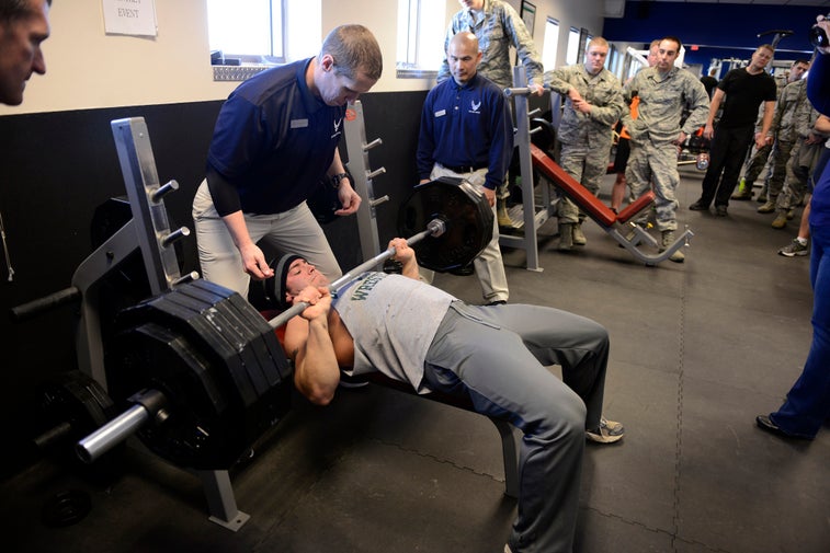 4 tips for hitting the perfect bench press at the gym