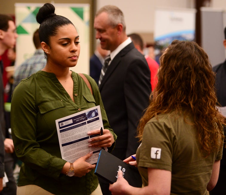 Milspouses can now get free LinkedIn memberships through DoD