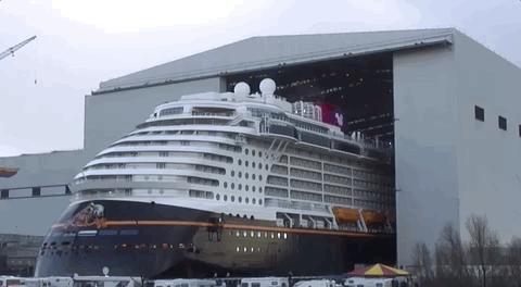 The way big ships are launched looks completely insane