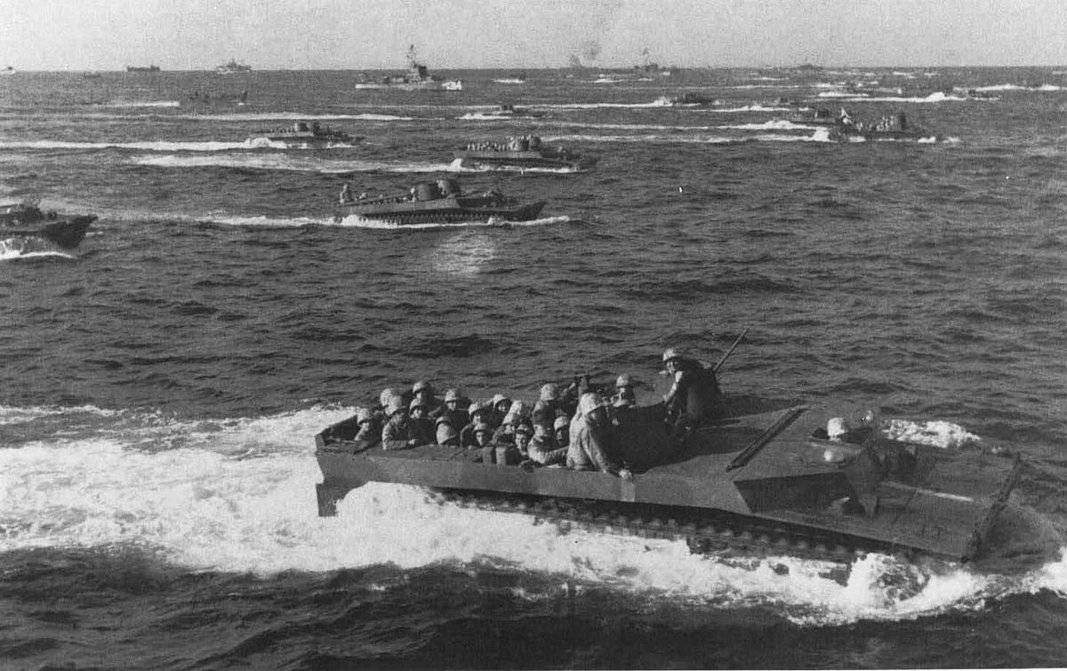 marines landing at iwo jima