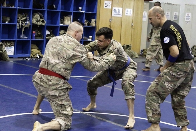 Soldiers in the buddy system training together