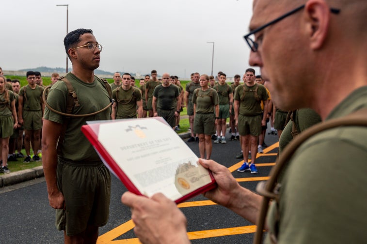 Marine awarded for lifesaving actions on vacation