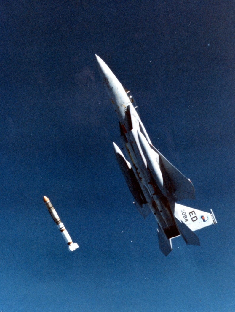 fighter jet firing missile