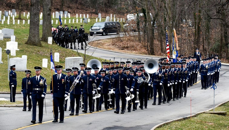 Beautiful Arlington photos of a barrier-breaker’s funeral