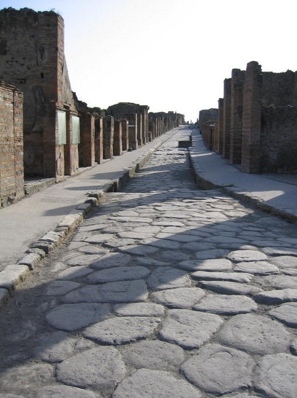 Here’s how ancient Romans built perfectly straight, crazy long roads