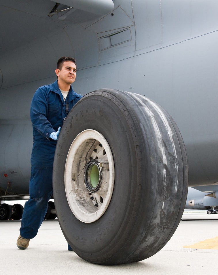 Here’s what it takes to change the 28 tires on the Air Force’s largest plane