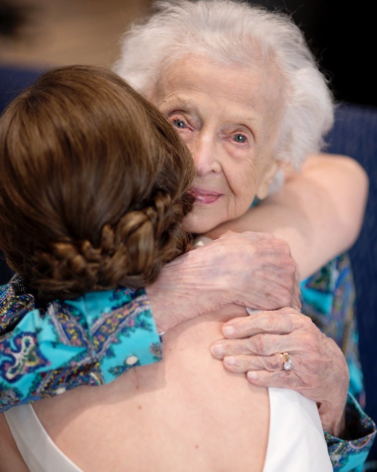 When she learned her 102-year-old grandma was dying, this bride pulled off the most heartwarming surprise