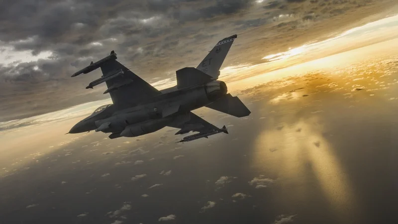 6 differences between the Air Force F-16 and the Navy’s F-18