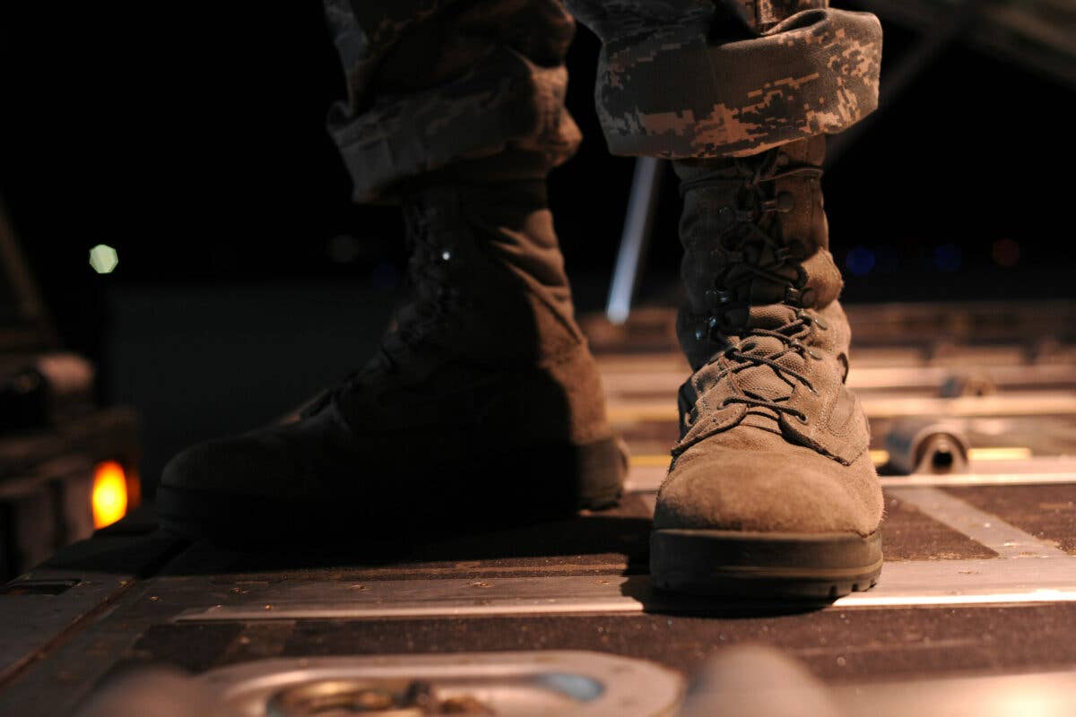 This is why US troops still wear laces on their boots