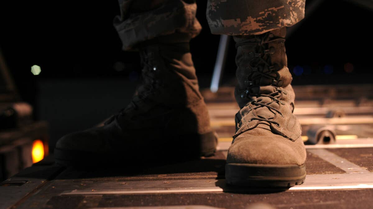 This is why US troops still wear laces on their boots