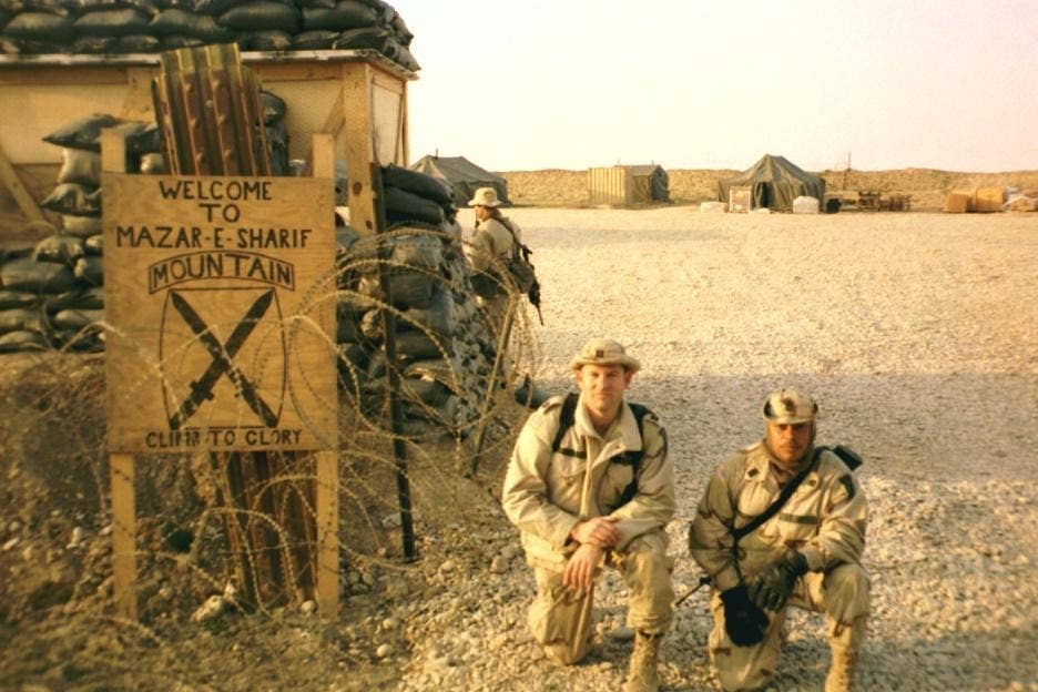 Capt. Steve Conaway and Sfc. Derrick Whitington in Afghanistan in 2001 (Steve Conaway)