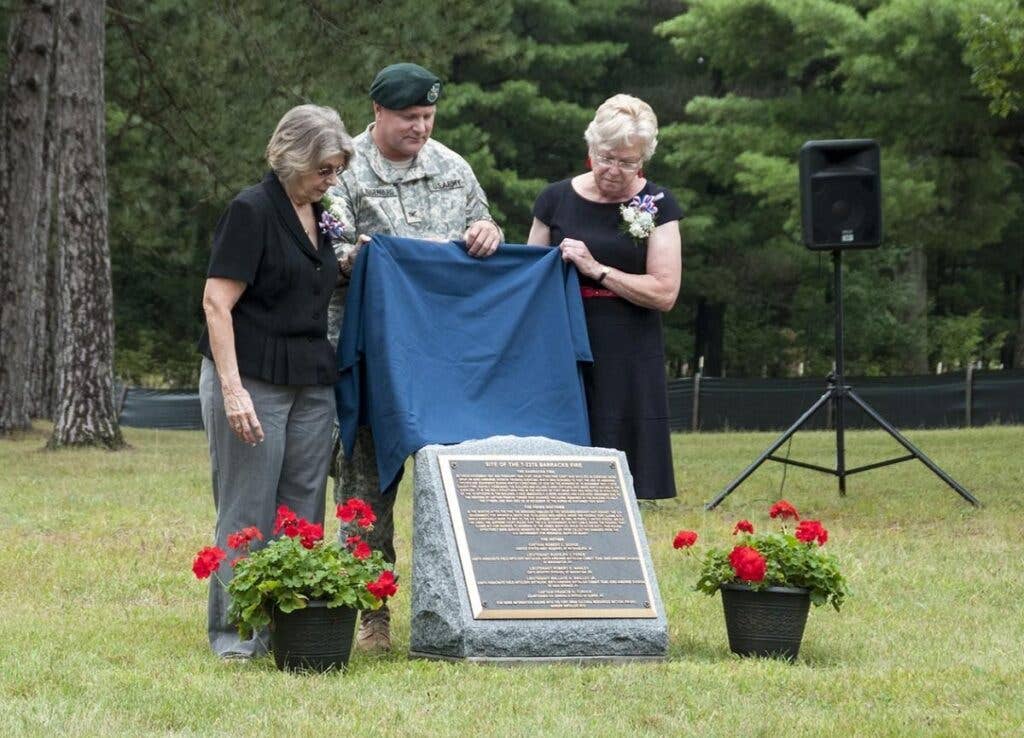 <em>Col. Rosenberg unveils the historic marker with Carolyn Leps and Elizabeth Barbee, Turner’s two surviving daughters (U.S. Army)</em>