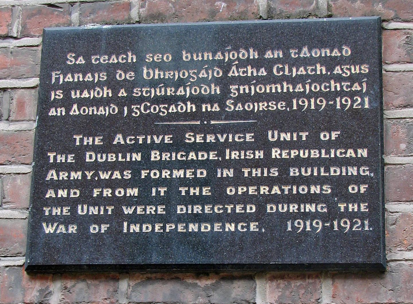 A plaque commemorating the Irish War during with a British General was held captive