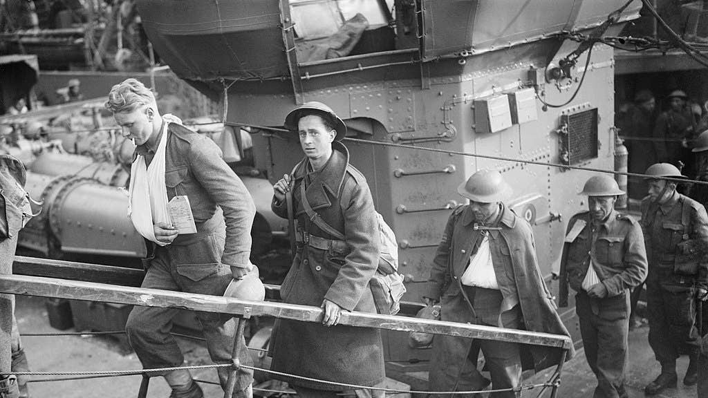 Troops evacuated from Dunkirk at Dover, 31 May 1940. (Public domain)