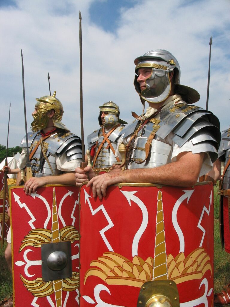 A recreation of Roman legionaries wearing the lorica segmentata, 1st–3rd century (<a href="https://en.wikipedia.org/wiki/User:Caliga10">Caliga10</a>, Wikipedia)