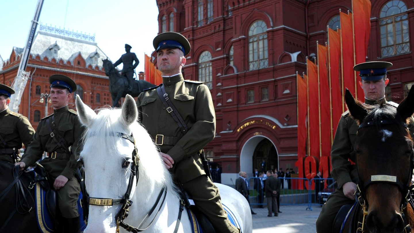 Members of the Kremlin Regiment on horseback dressed in the uniforms of the cavalry corps. https://en.wikipedia.org/wiki/Cavalry_corps_(Soviet_Union)