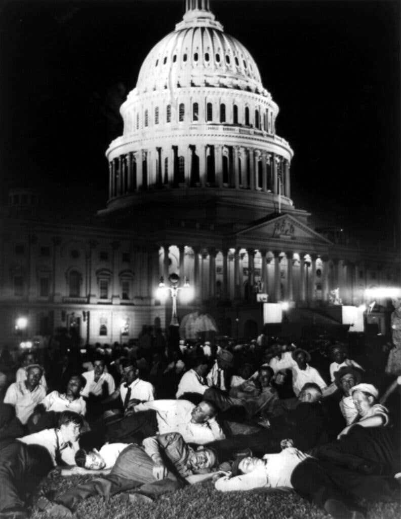 Members of the Bonus Army camped out on the lawn of the U.S. Capitol building (Library of Congress)<br>
