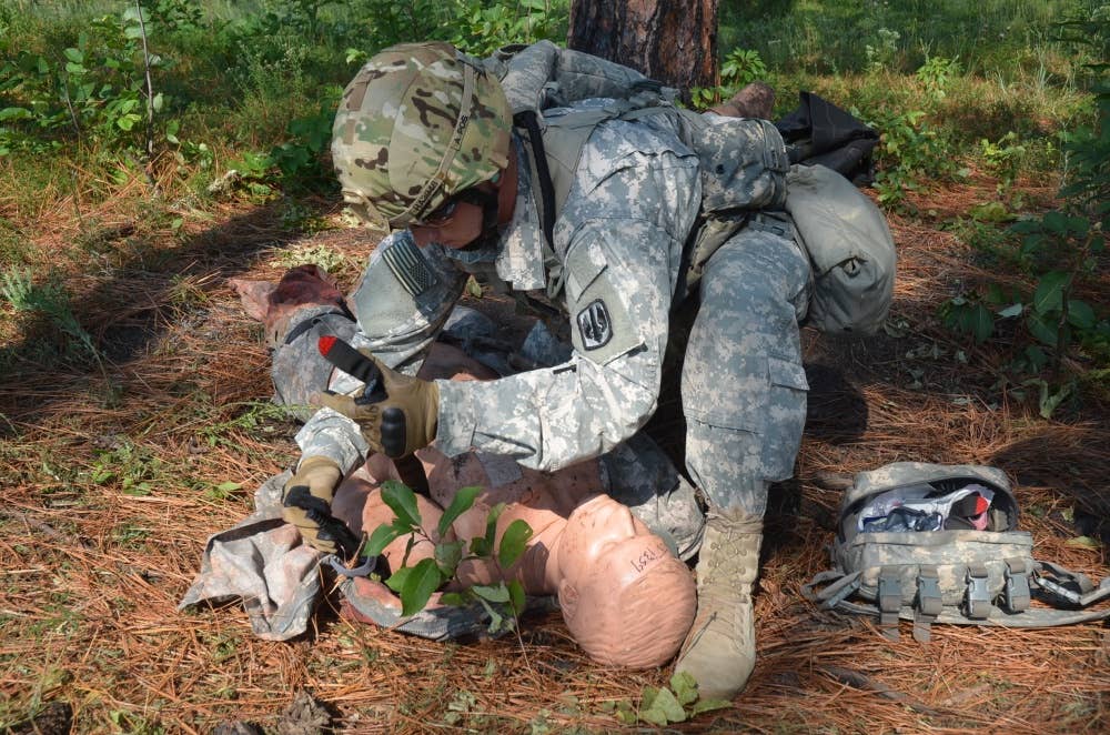 Soldier applying a tourniquet in training (U.S. Army)