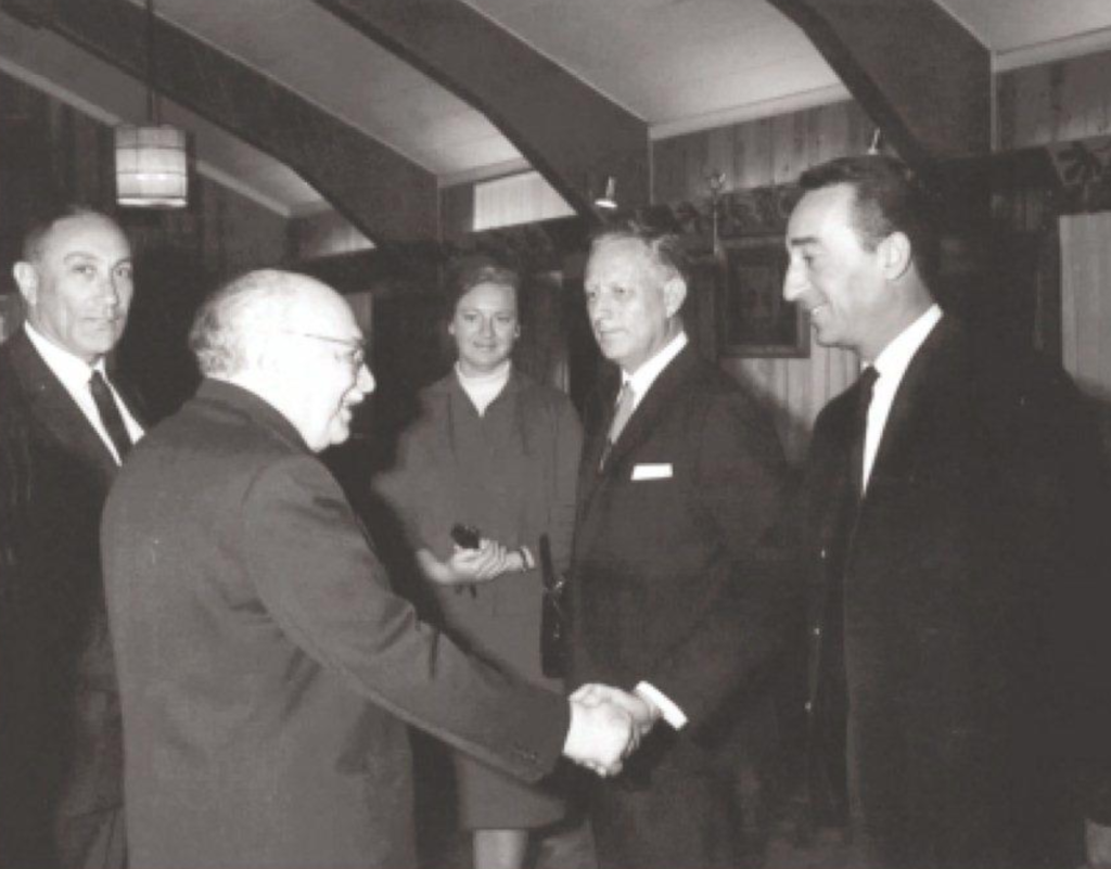 A reception at the home of the State, Zalman Shazar, for the captives from Egypt, 1968. In the photo, from right to left: <br><a href="https://he-m-wikipedia-org.translate.goog/wiki/%D7%9E%D7%99%D7%99%D7%A7_%D7%94%D7%A8%D7%A8%D7%99?_x_tr_sl=iw&amp;_x_tr_tl=en&amp;_x_tr_hl=en&amp;_x_tr_pto=ajax,sc,elem,se">Mike Harari</a> , Wolfgang Lutz and his wife, <br><a href="https://he-m-wikipedia-org.translate.goog/wiki/%D7%96%D7%9C%D7%9E%D7%9F_%D7%A9%D7%96%D7%A8?_x_tr_sl=iw&amp;_x_tr_tl=en&amp;_x_tr_hl=en&amp;_x_tr_pto=ajax,sc,elem,se">Zalman Shazar</a> and <br><a href="https://he-m-wikipedia-org.translate.goog/wiki/%D7%9E%D7%90%D7%99%D7%A8_%D7%A2%D7%9E%D7%99%D7%AA?_x_tr_sl=iw&amp;_x_tr_tl=en&amp;_x_tr_hl=en&amp;_x_tr_pto=ajax,sc,elem,se">Meir </a>Amit.