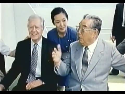 Jimmy Carter and Kim Il-Sung, 1994 (Screen capture from <a href="https://www.youtube.com/watch?v=Fzj95RS_axk" target="_blank" rel="noreferrer noopener">YouTube</a>)
