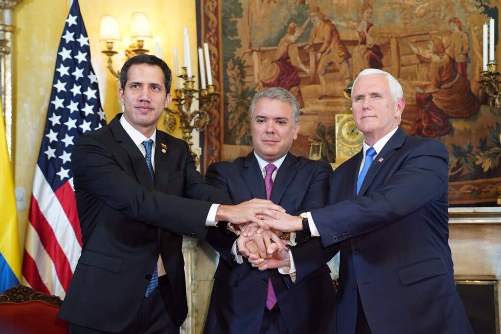 <meta charset="utf-8">Guaidó (left) has the support of the U.S., but not the Venezuelan military (White House)