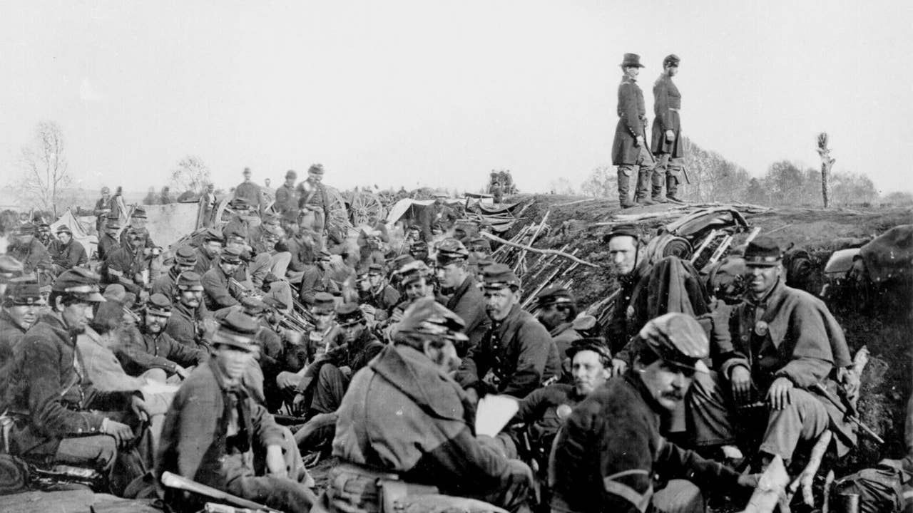 Civil War troops before battle. (Wikimedia Commons)