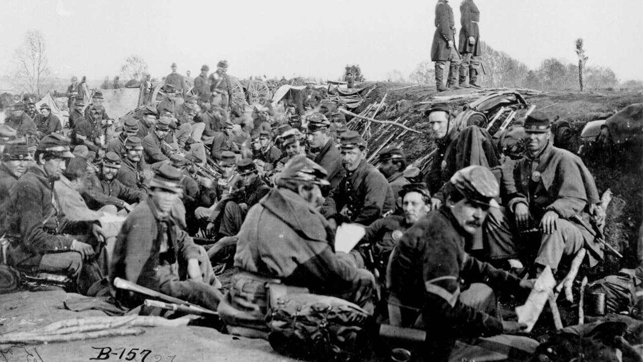 Civil War troops before battle. (Wikimedia Commons)